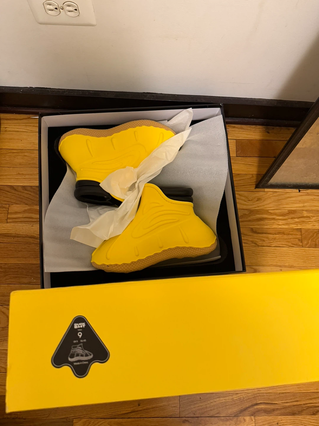 Yellow Crocs Shoes Size 9 - photo 3