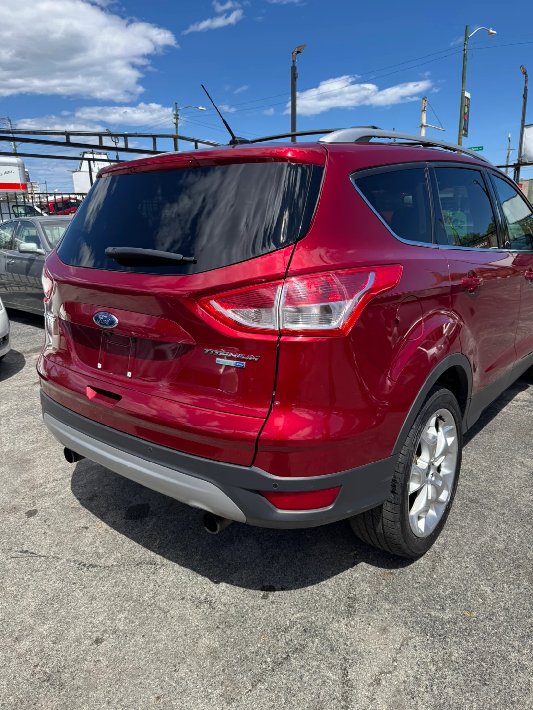 Red Ford Escape Titanium SUV - photo 4