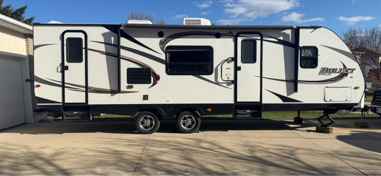 Keystone Bullet Ultra Lite Travel Trailer, 28.5ft, 2013, $18,000