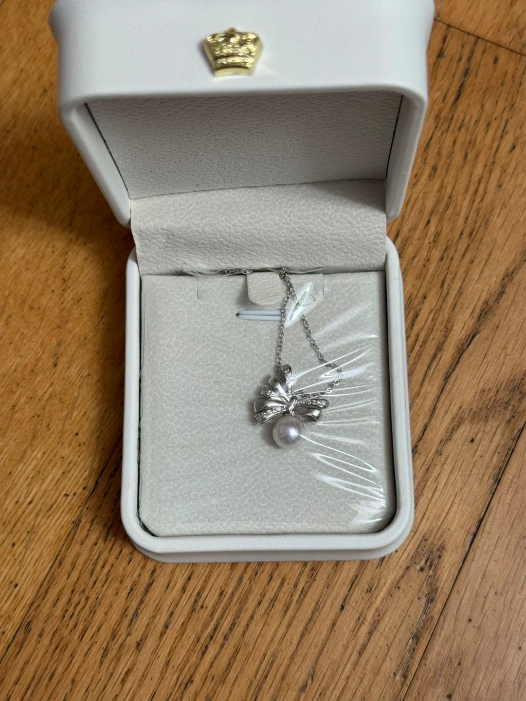 Pearl and Crystal Bow Necklace with Box
