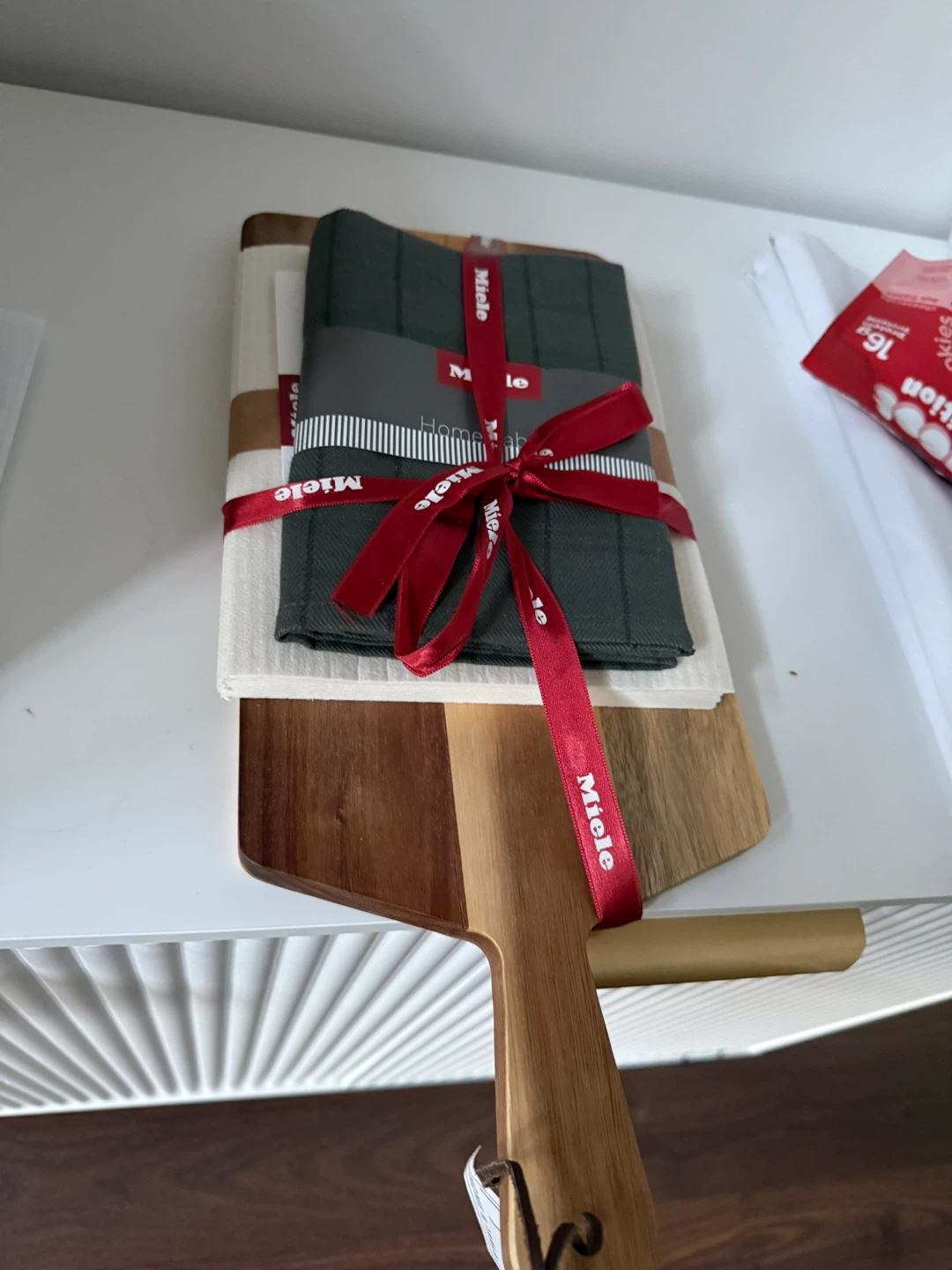 Miele Serving Board and Napkin Set