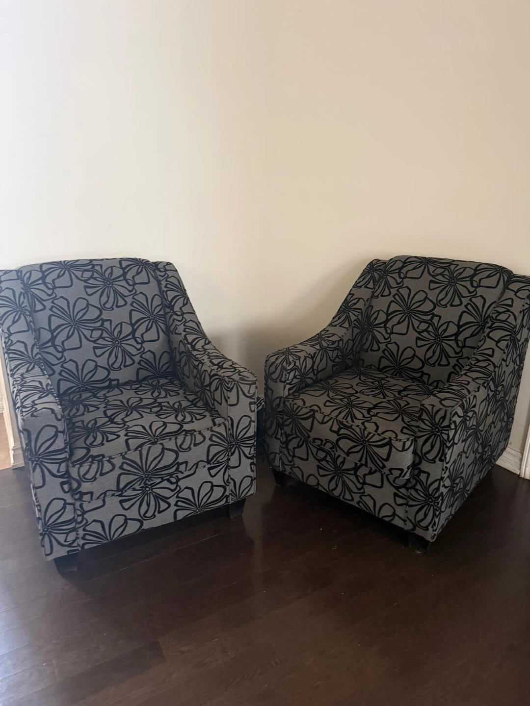 Set of 2  Accent Chairs - Grey Floral