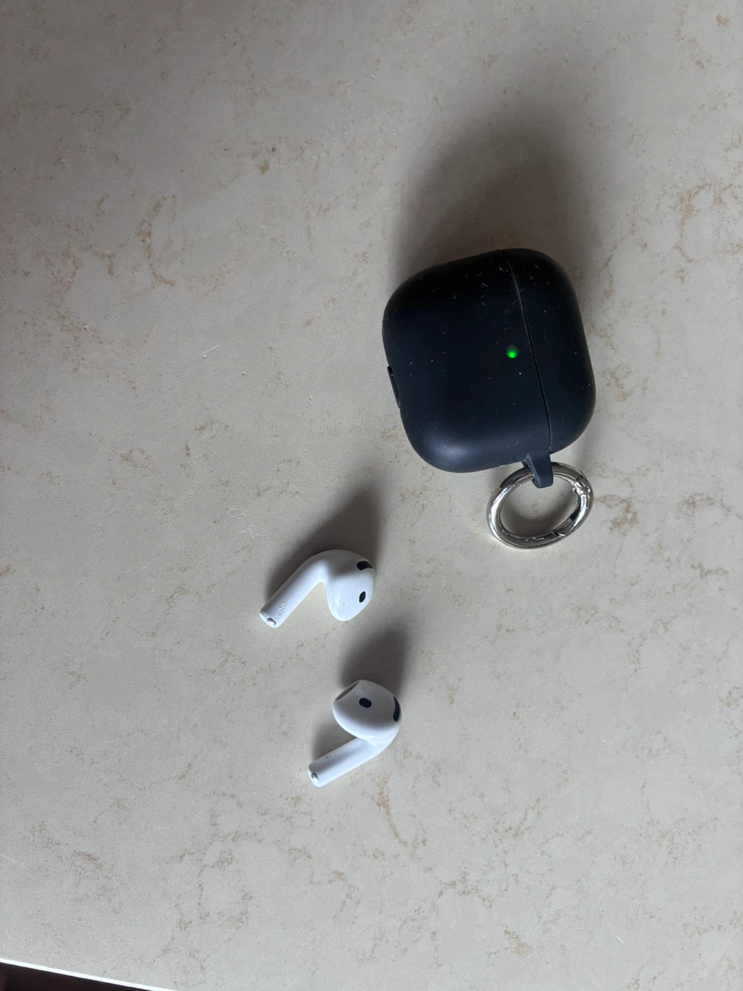 Apple AirPods 4 - photo 3