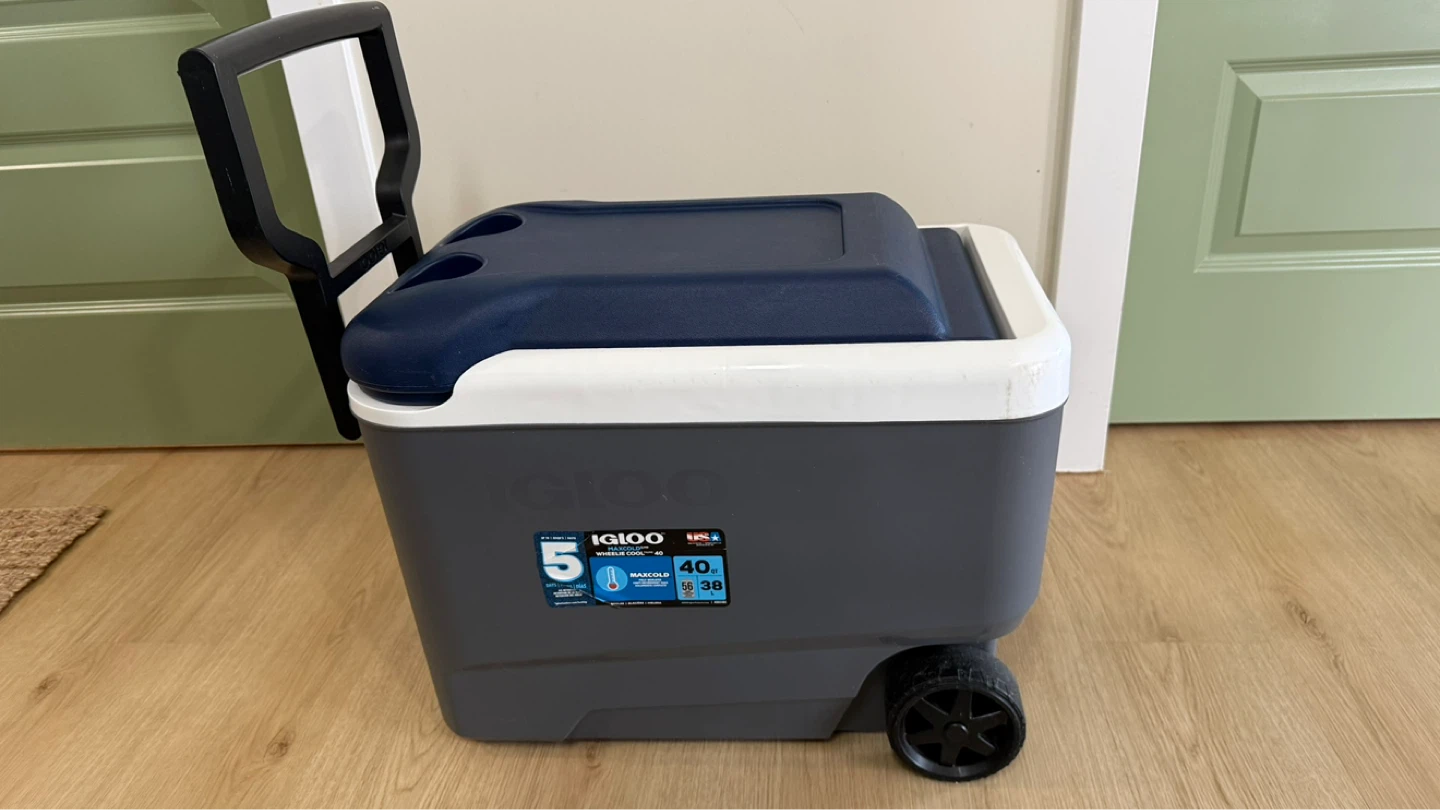 Igloo Maxcold Roller Cooler 40 QT - photo 4