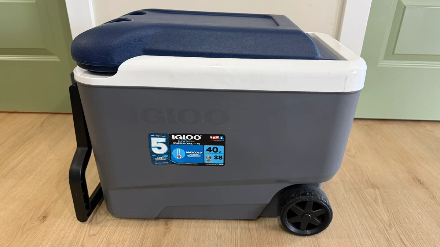 Igloo Maxcold Roller Cooler 40 QT - photo 2
