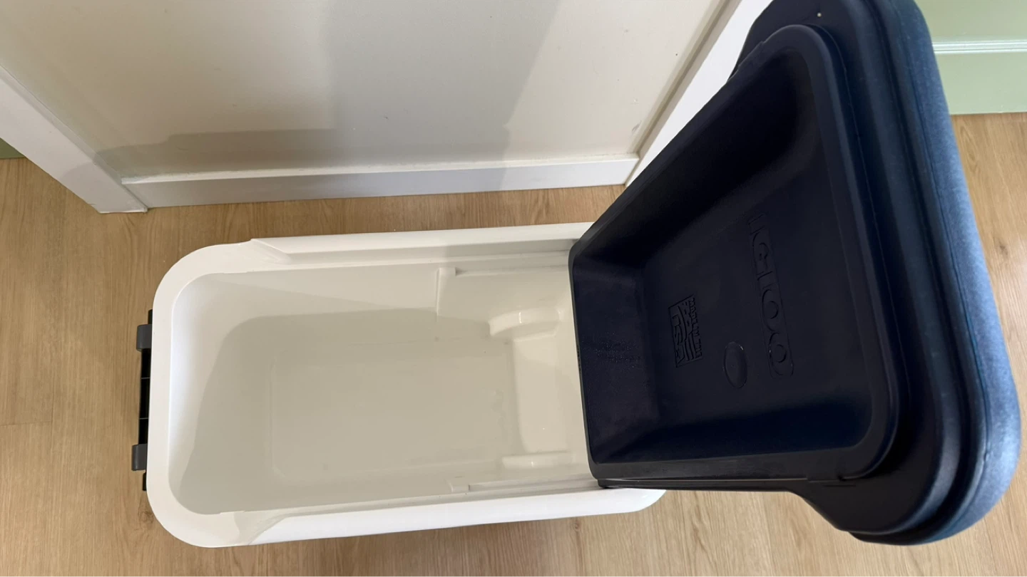 Igloo Maxcold Roller Cooler 40 QT - photo 5