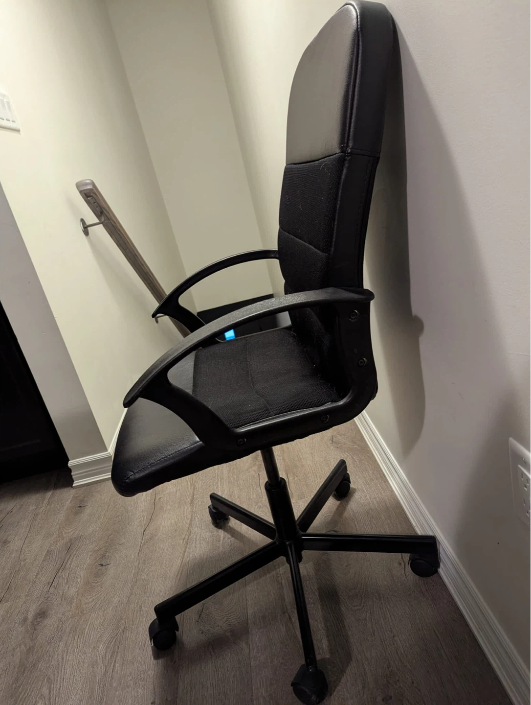 Black Office Chair - photo 2