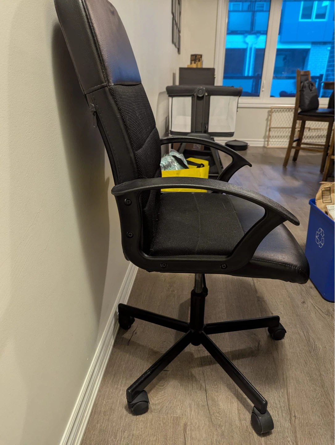 Black Office Chair - photo 3