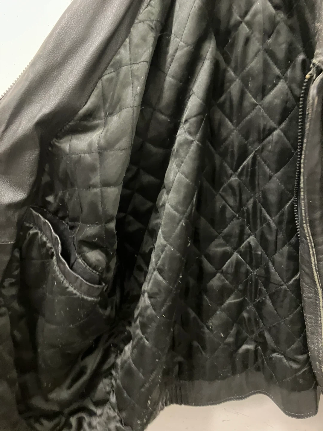 Classic black leather jacket - photo 4