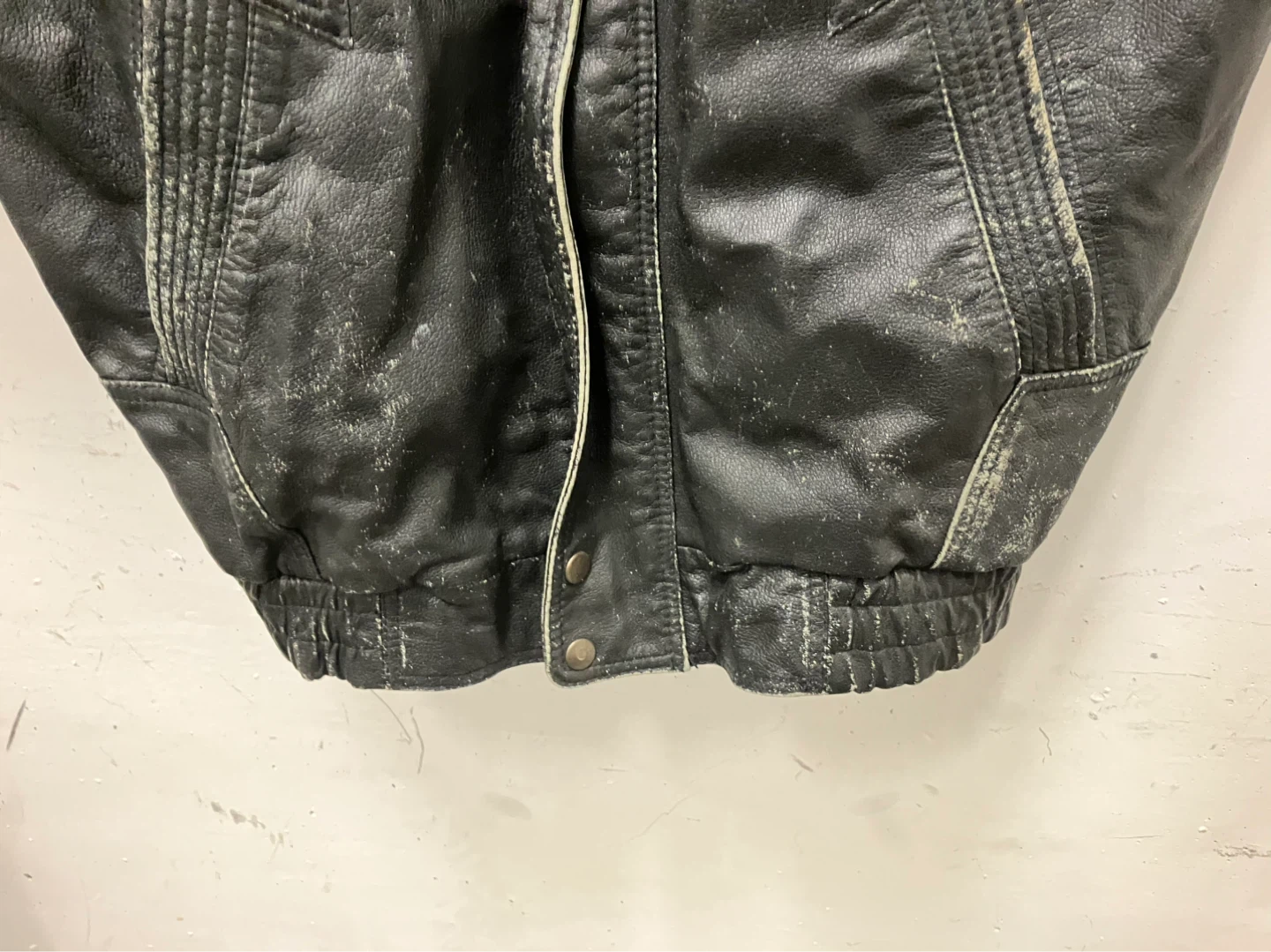 Classic black leather jacket - photo 3