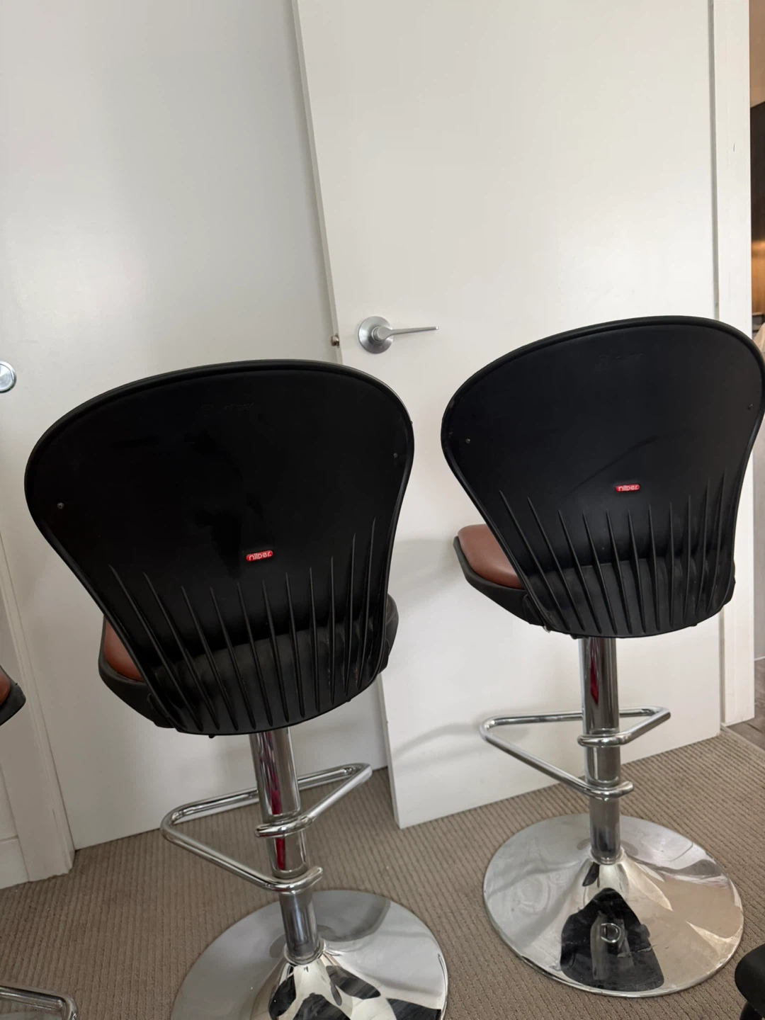 Set of 4 Modern Adjustable Bar Stools - photo 2