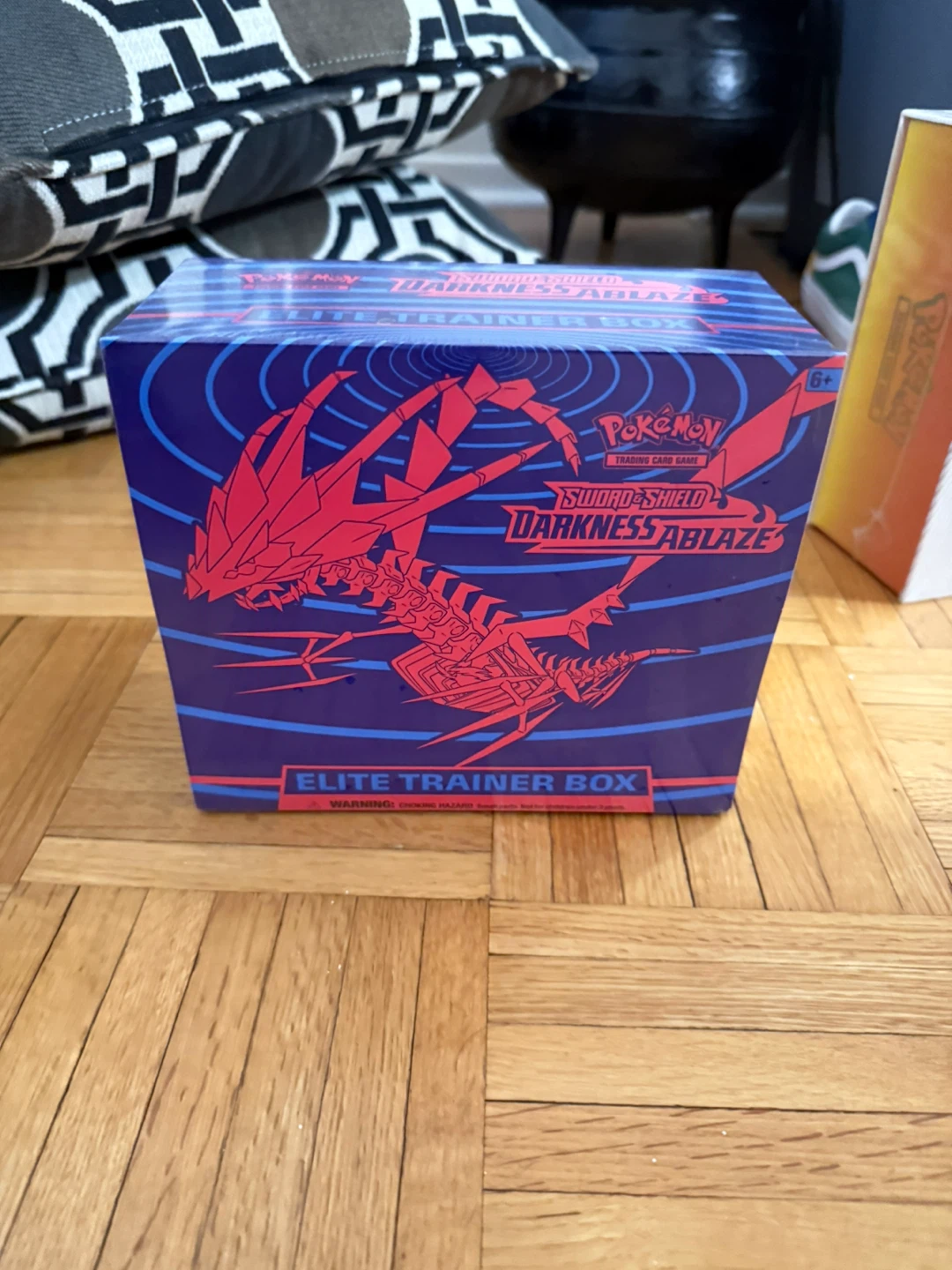 Pokemon Sword & Shield Darkness Ablaze Elite Trainer Box