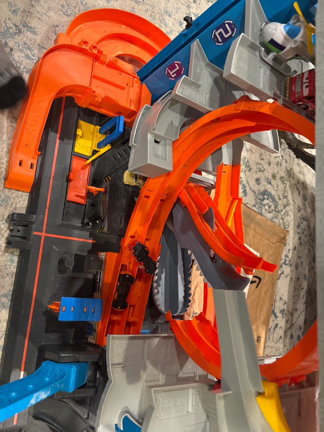 Hot Wheels Ultimate Garage Playset - photo 4