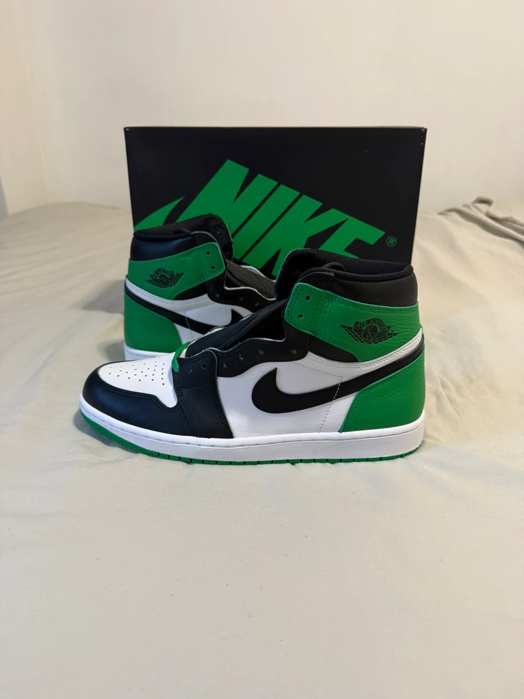 Air Jordan 1 Retro High OG "Lucky Green" (2023) - photo 2