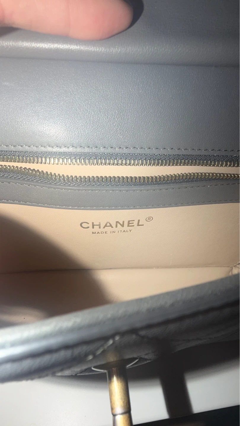 Chanel Quilted Grey Leather Shoulder Bag - photo 3
