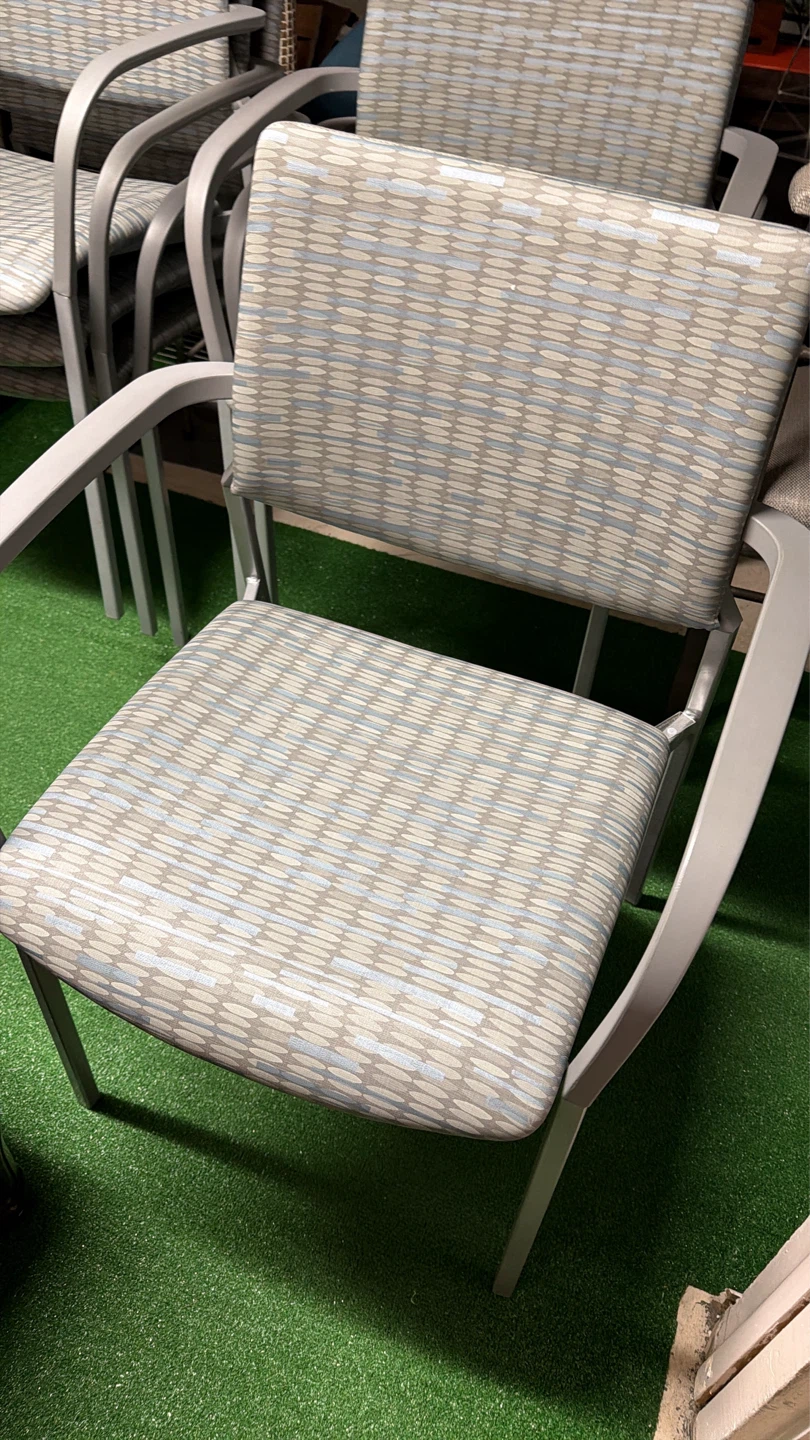 4 Source International professional Accent Chairs $45 each - photo 2