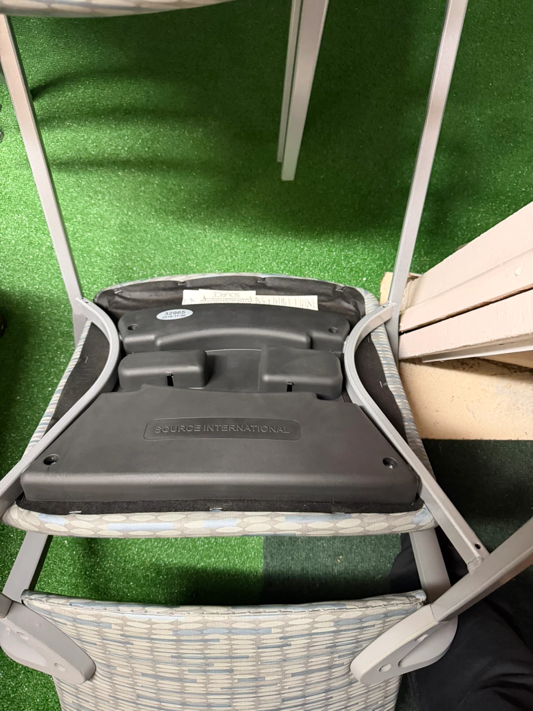 4 Source International professional Accent Chairs $45 each - photo 4