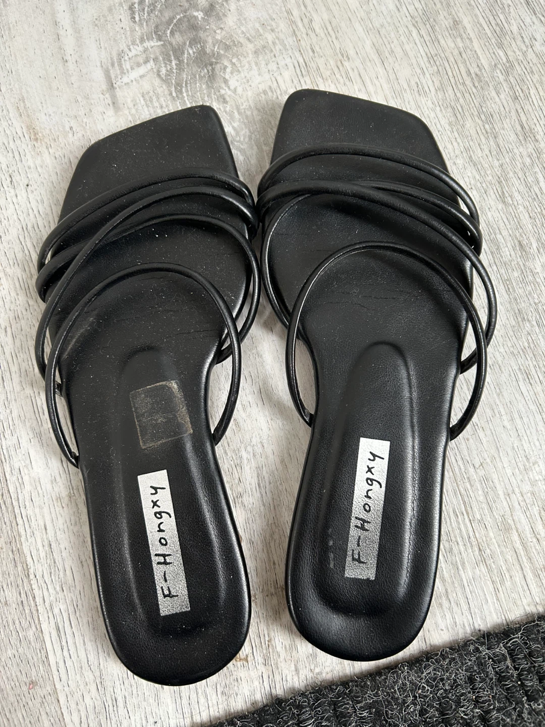 Black F-Hongxy Sandals