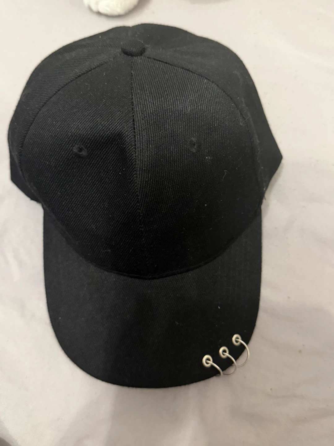 Black baseball cap with silver rings