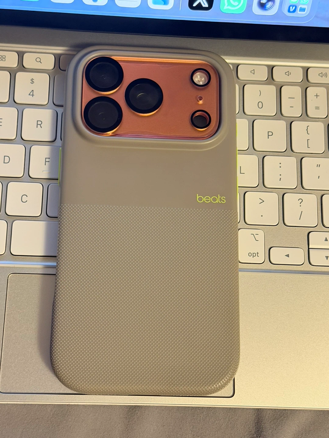 Beats iPhone 17 Pro Case - Grey MagSafe