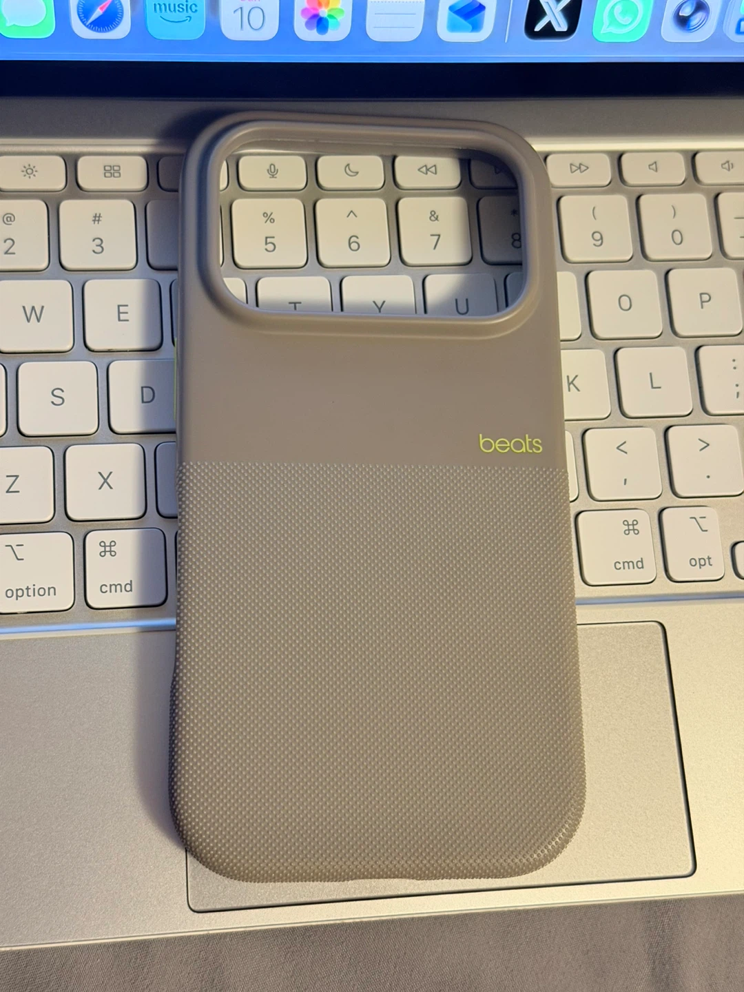 Beats iPhone 17 Pro Case - Grey MagSafe - photo 2