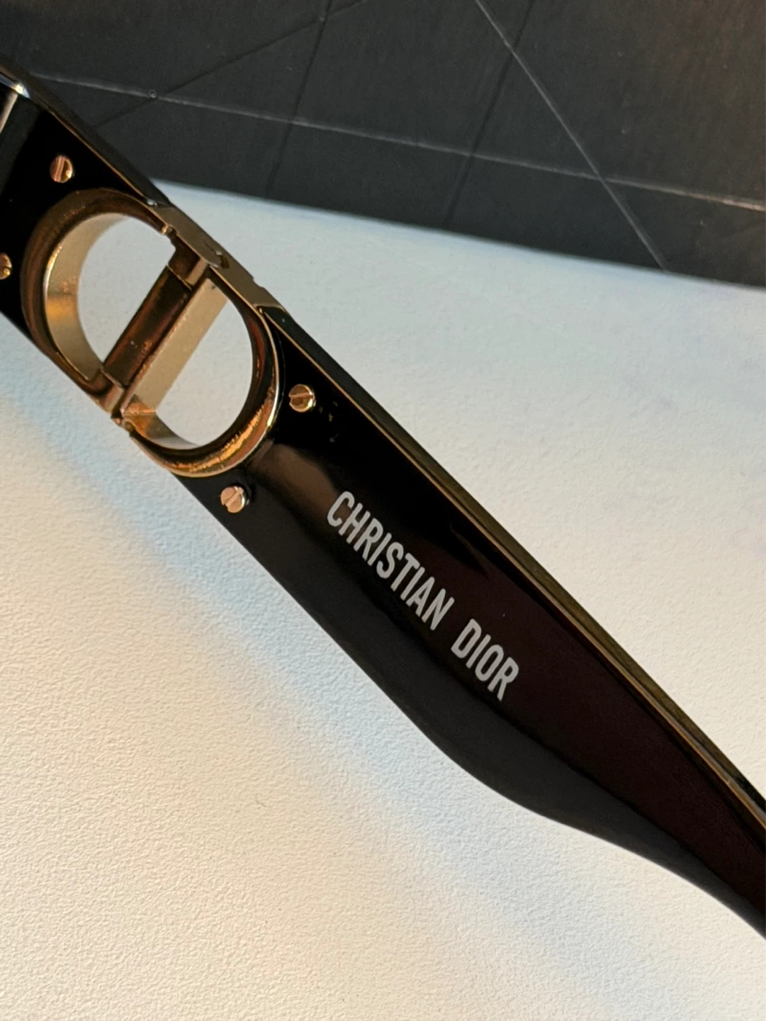 Black Cat-Eye Sunglasses - photo 3