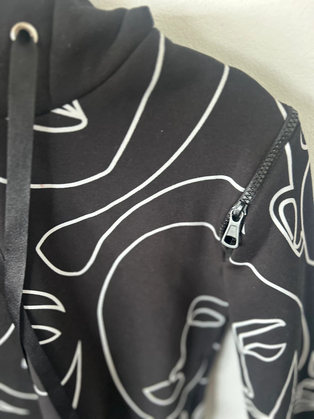Black Abstract Face Print Hoodie with Zipper Sleeves - photo 3
