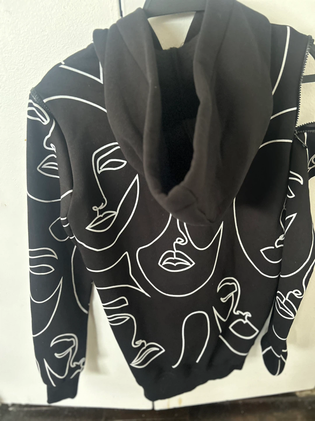 Black Abstract Face Print Hoodie with Zipper Sleeves - photo 4