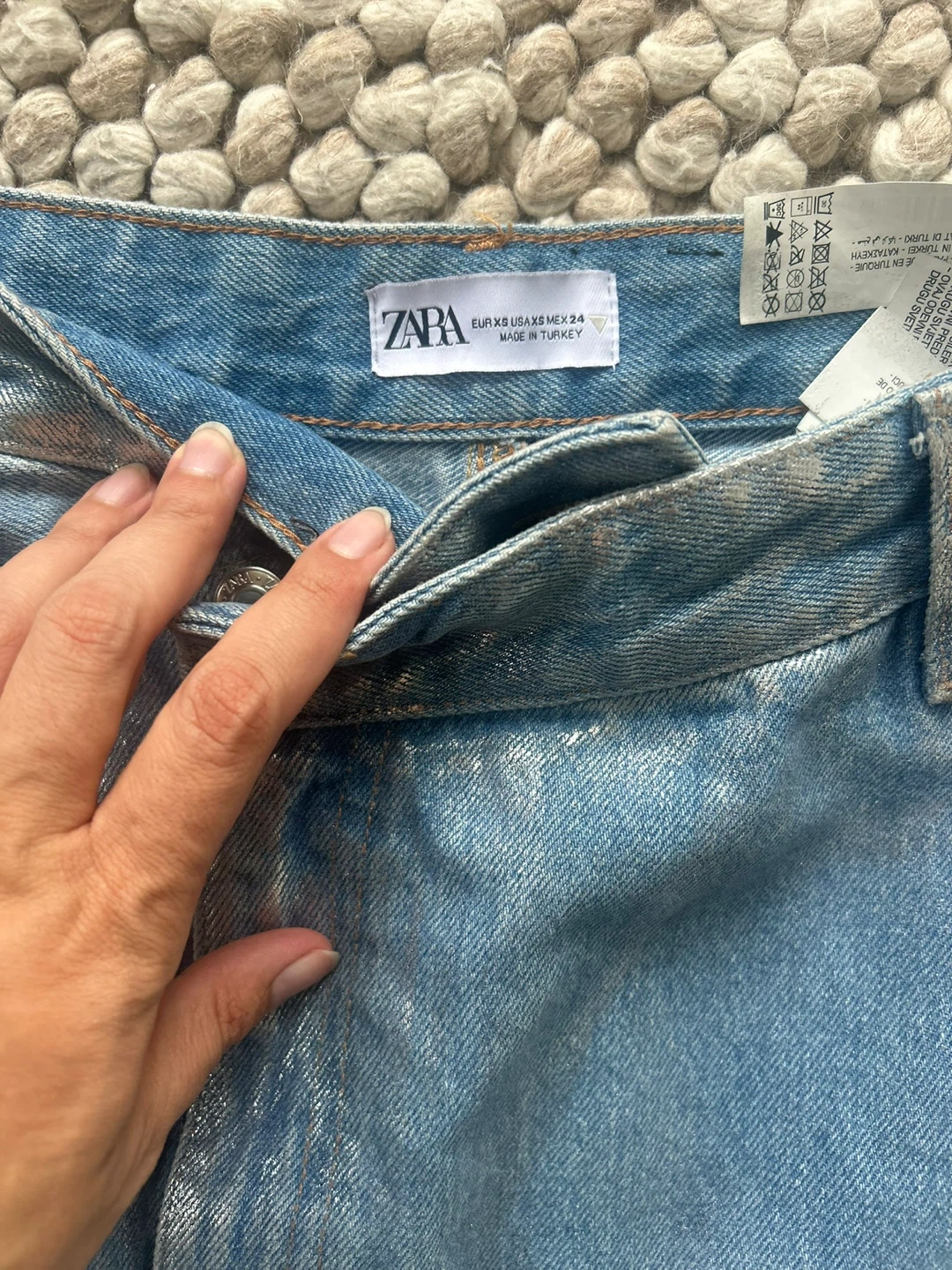 ZARA Light Wash Metallic Denim Midi Skirt Size 24 - photo 2