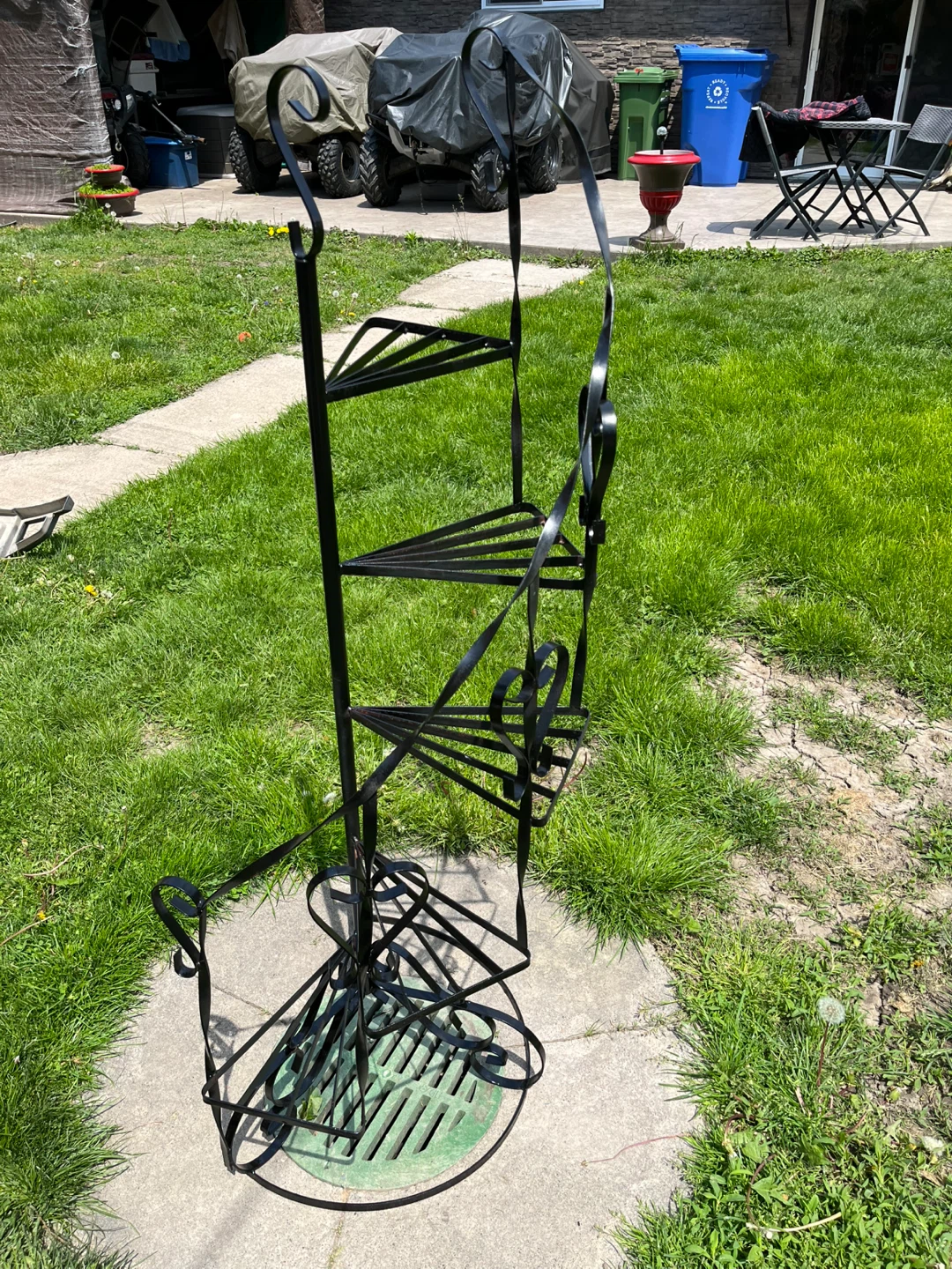 Black Metal Spiral Plant Stand