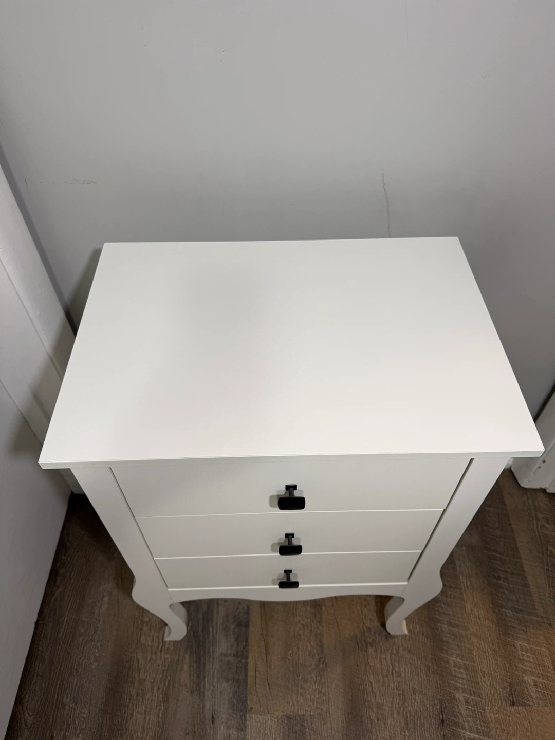 White 3-Drawer Nightstand - photo 4