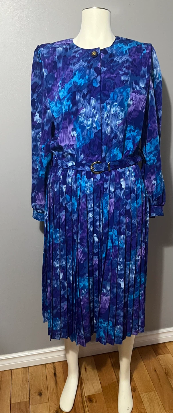 Size 14 Florentine Pleated Dress with Floral Print