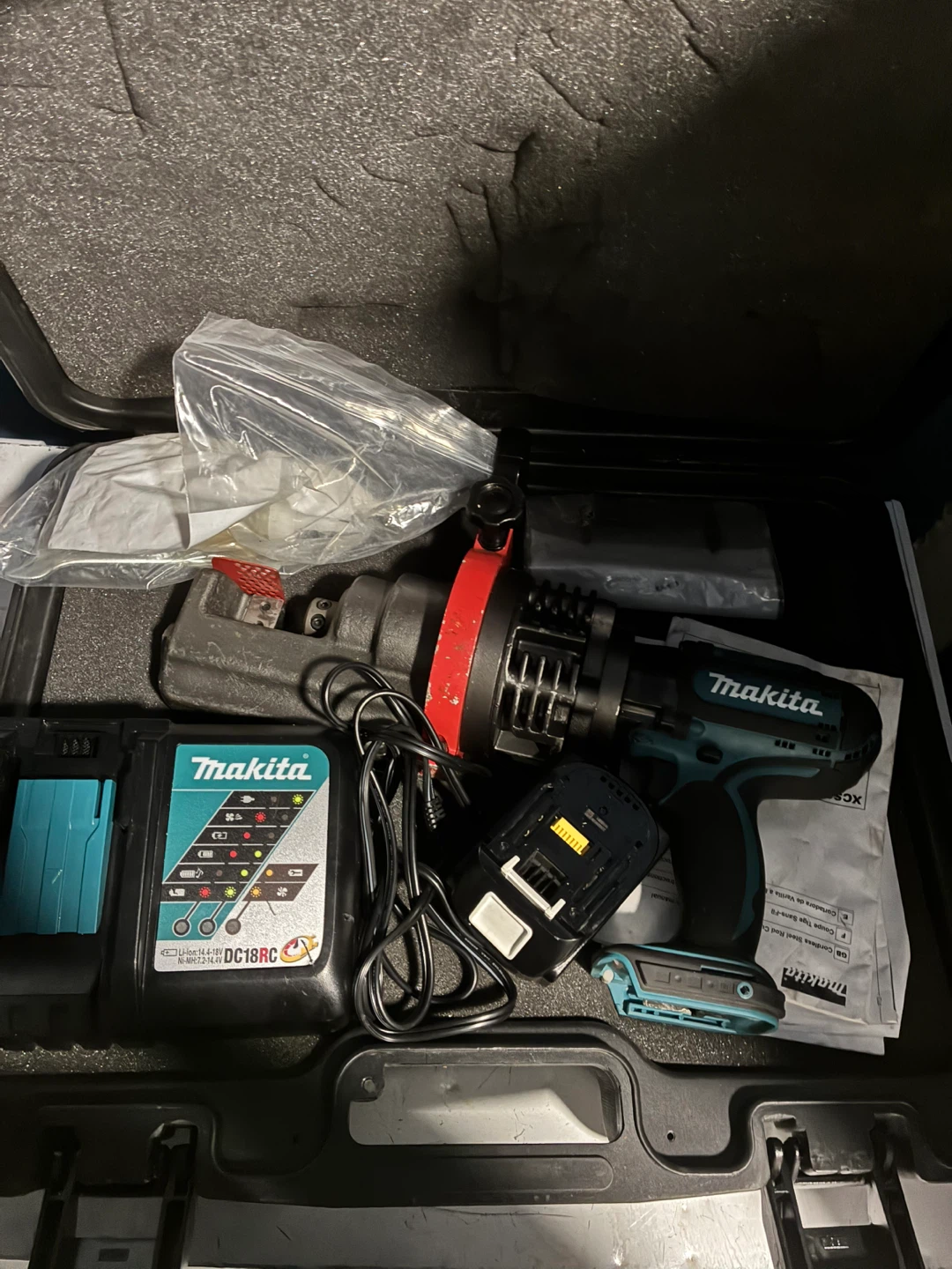 Makita XCS01Z Cordless Steel Rod Cutter with Charger and Battery - photo 2