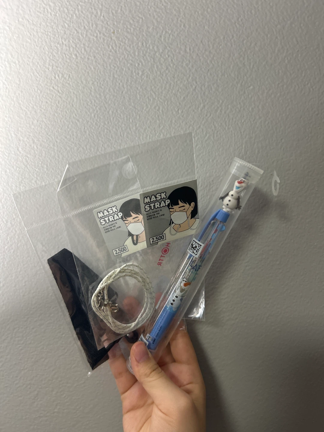 Mask Strap and Olaf Pen Set