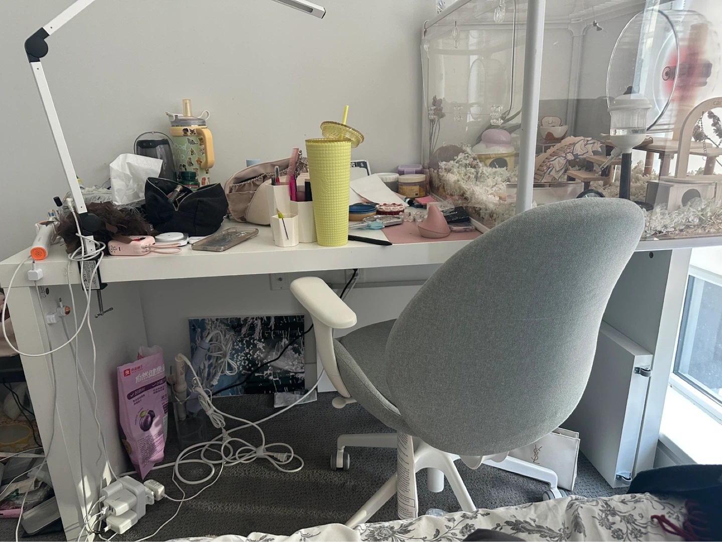 White wooden desk and office Chair - photo 5