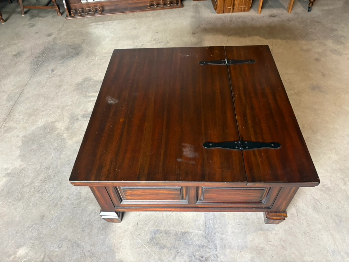 Free delivery used Wooden Coffee Table with Storage - photo 4
