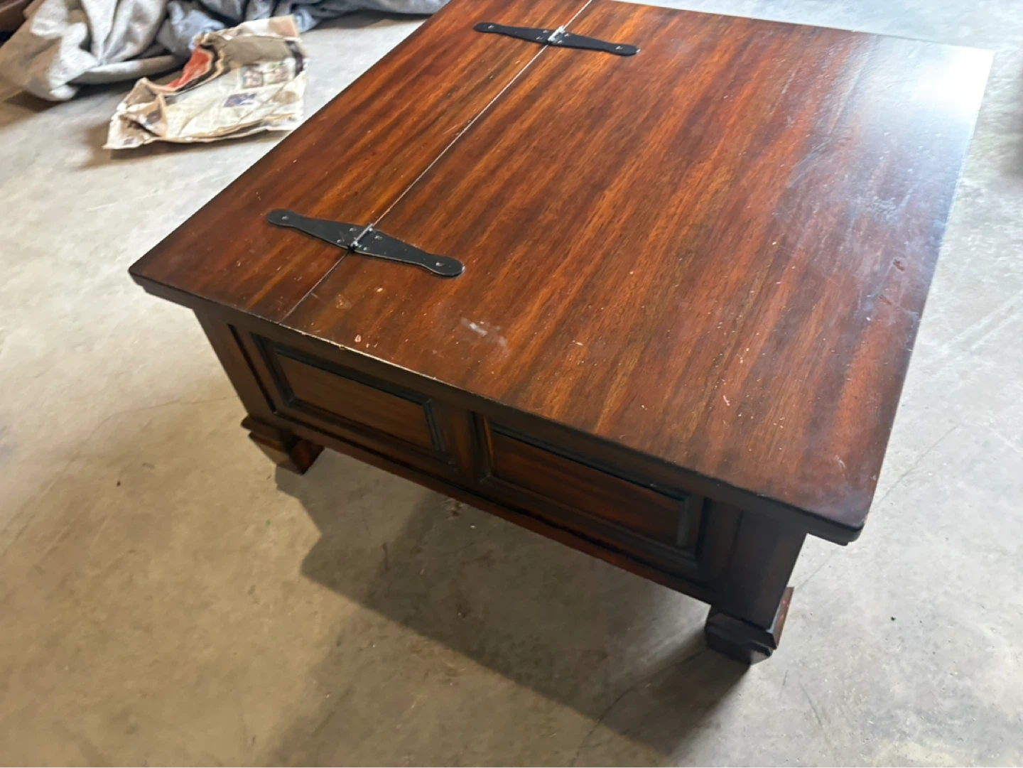 Free delivery used Wooden Coffee Table with Storage - photo 5
