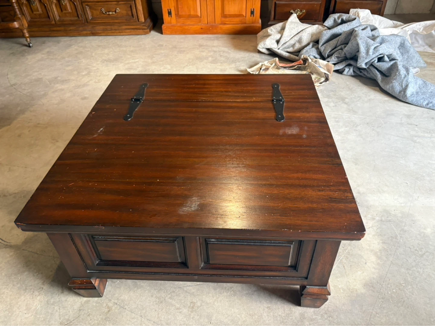 Free delivery used Wooden Coffee Table with Storage - photo 2