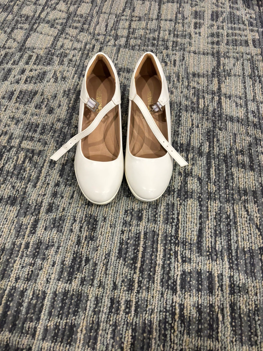 Dream Pairs White Mary Jane Heels - Size 8
