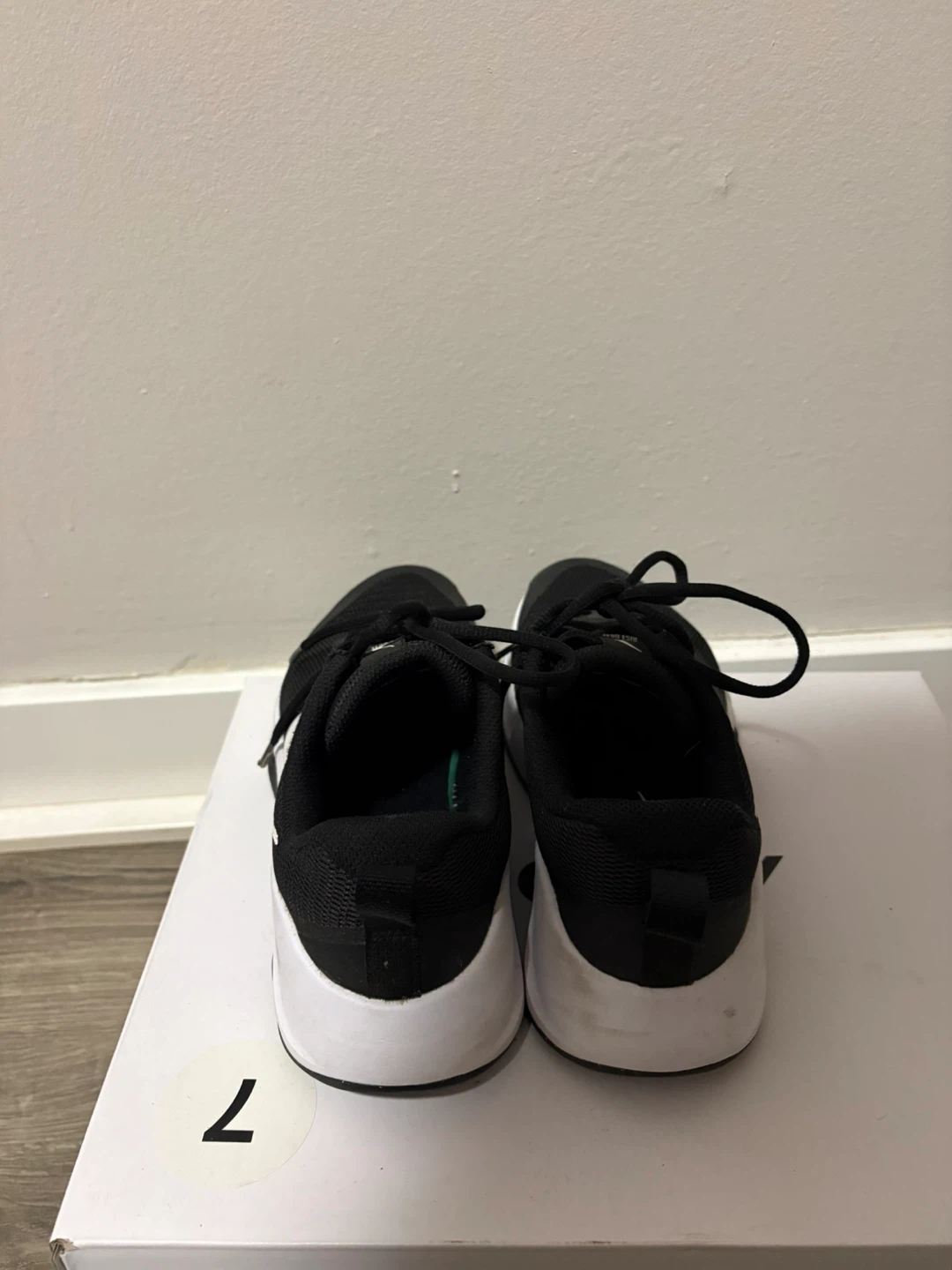 Nike Black Running Shoes Size 6.5 - photo 2
