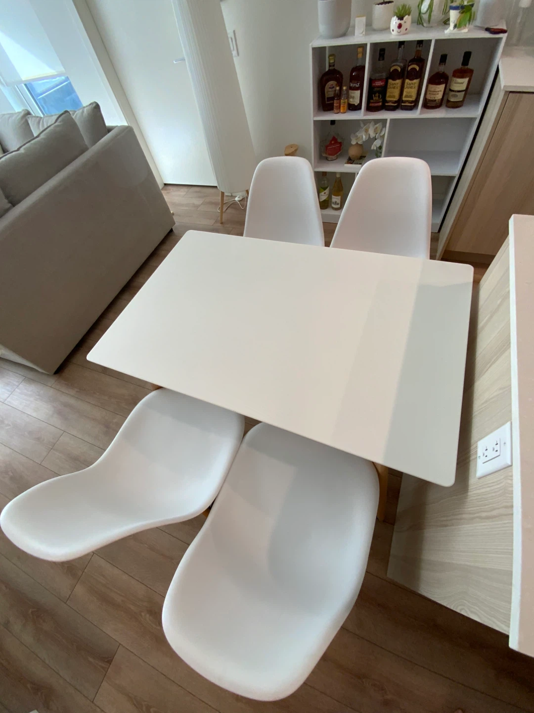 Set of 4 White Dining Chairs with Wood Legs - photo 3