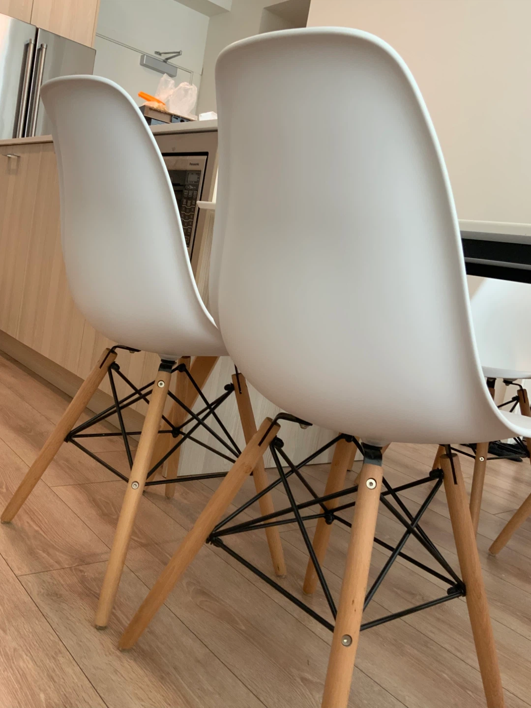 Set of 4 White Dining Chairs with Wood Legs - photo 4