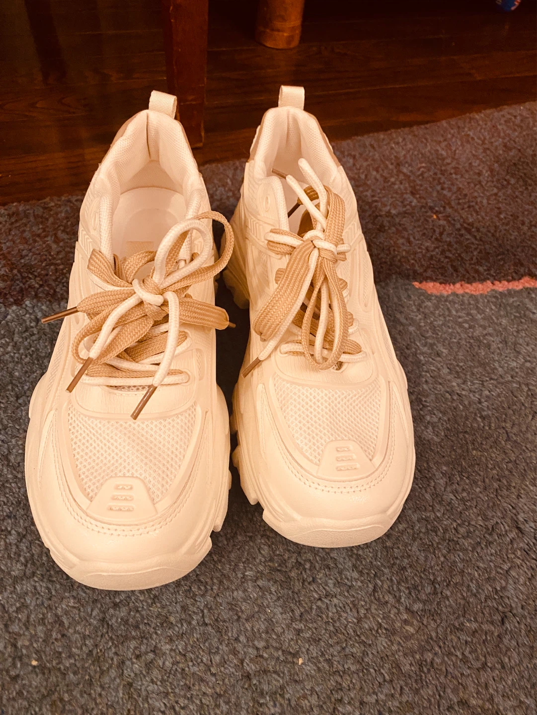 Cream Sneakers Size CN40