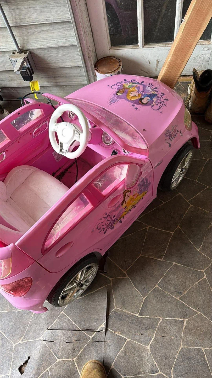 Disney Princess Mercedes Ride-On Car