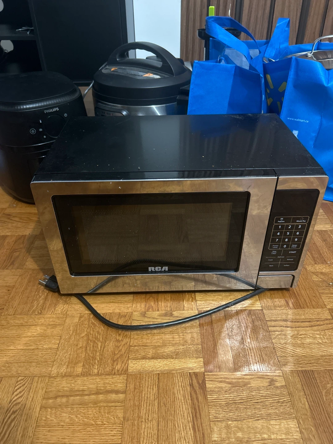 RCA Household Microwave Oven RMW727