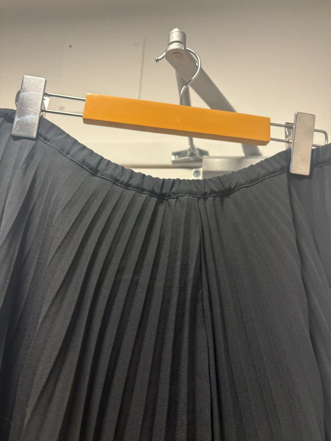 Black Pleated Midi Skirt - photo 5