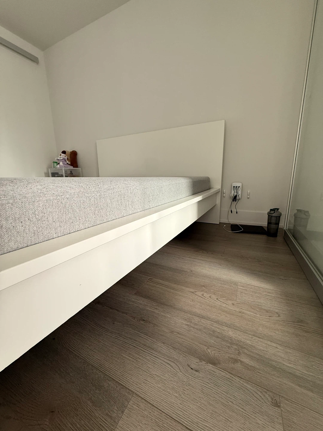 IKEA MALM queen size bed frame - white - photo 2
