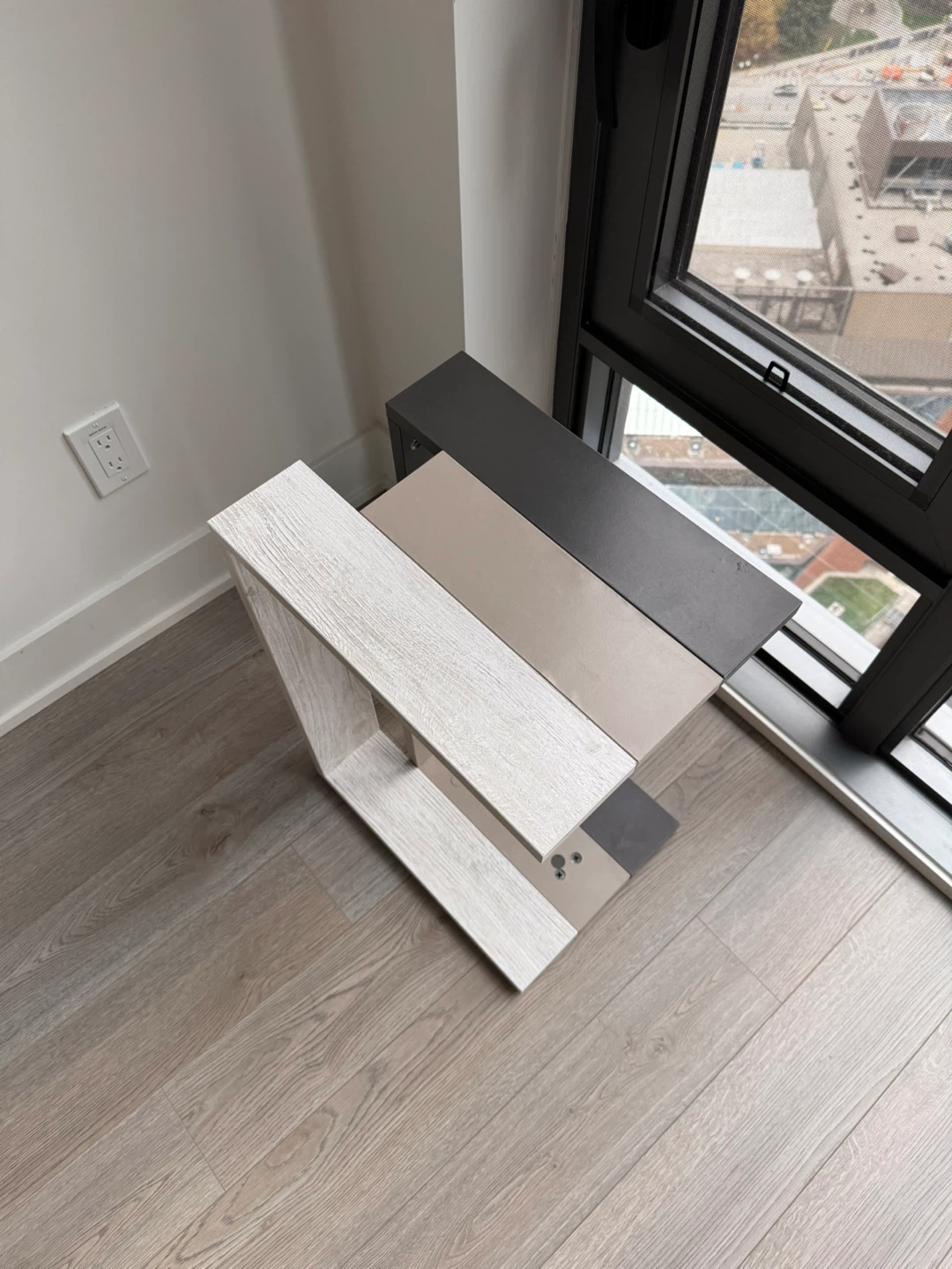 C-Shape Side Table - photo 2