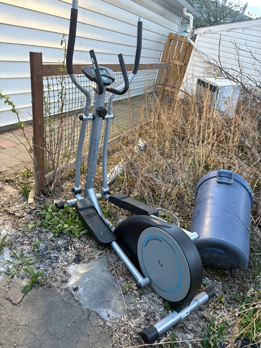 Inspire Fitness Systems Elliptical Trainer