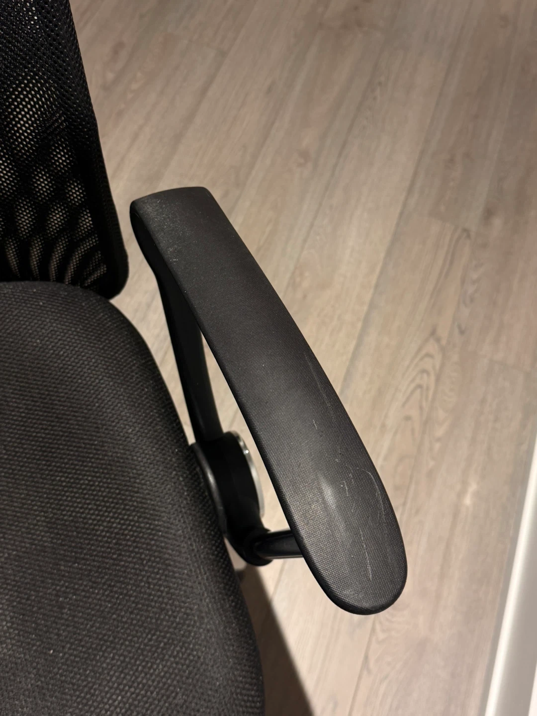 Black Mesh Office Chair - photo 5
